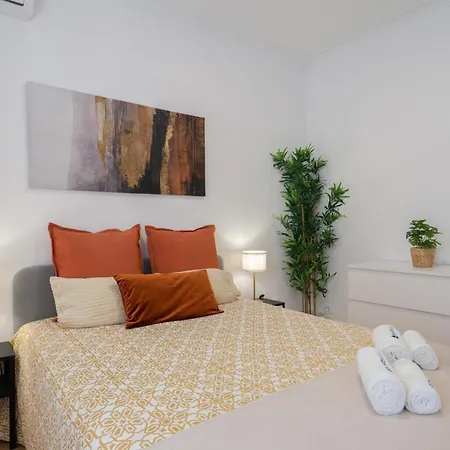 Calm Sunny House With Terrace 아파트 포르투
