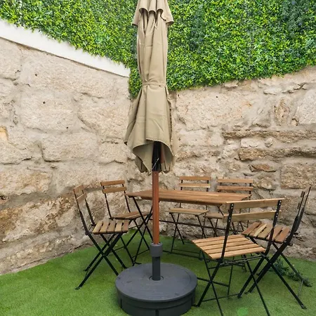 Апартаменты Calm Sunny House With Terrace Порту