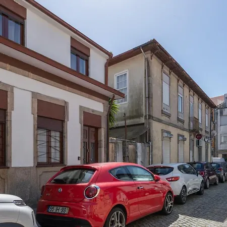 Calm Sunny House With Terrace Порту